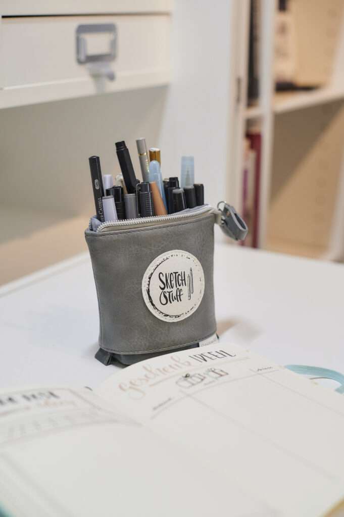 Up'n Down Pencil Case von Sketch Stuff als Geschenke für die weiterführende Schule offen